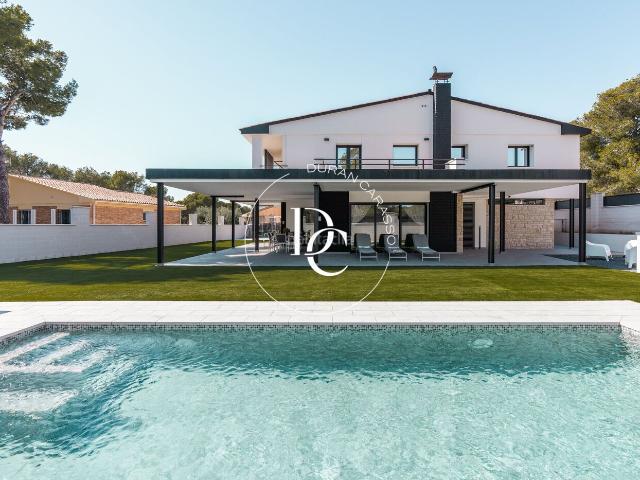 Casa en venta en Vendrell El, Centre Costa Dorada. Casa de 359 m2 con vistas en venta en La Muntanyeta, El Vendrell. Casas Vendrell.