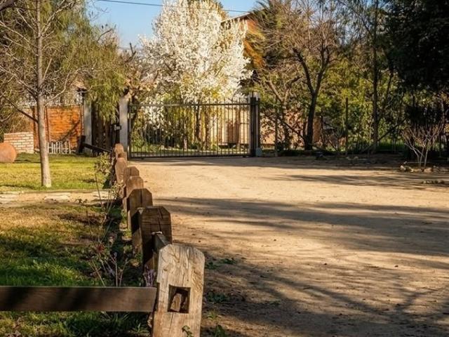 Casa en Venta en Venta Preciosa Casa en Condominio con Piscina. 5D 5B. Chicureo