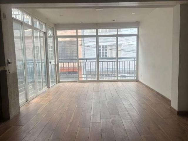 Casa en Venta en Venustiano Carranza | Amplios Espacios y Excelente Ubicación