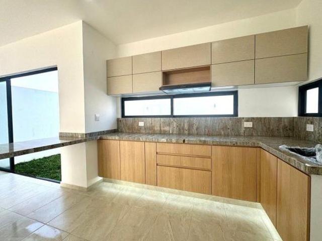 Casa en venta en Veracruz con 4 hab. y alberca Fracc. Lomas del Mediterráneo