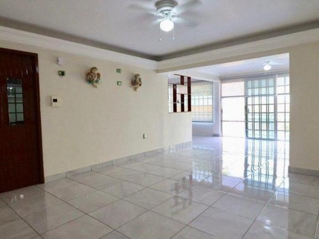 Casa en venta en Veracruz con ampio jardin Fracc. Virginia