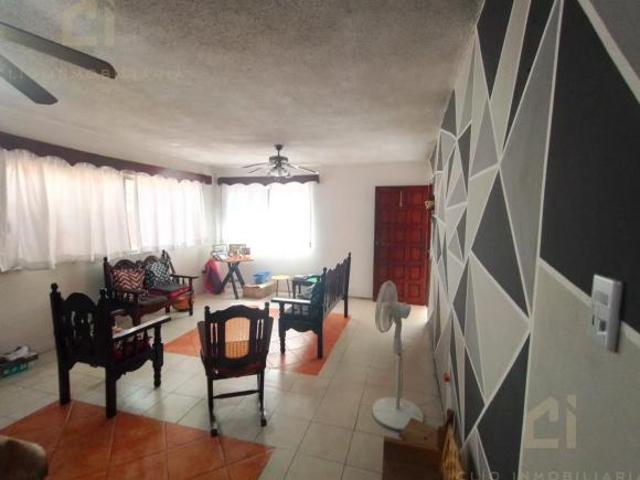 Casa en Venta en Veracruz en Fraccionamiento Floresta en Av Principal a una cuadra del Soriana Hiper