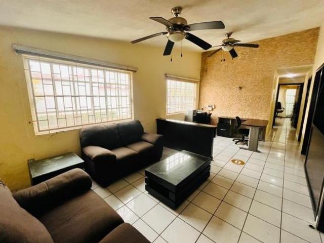 Casa en venta en Veracruz esquina en Fracc. Flores del Valle