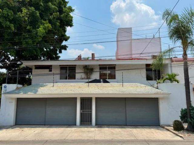 Casa en Venta en Verde Valle junto a parque, junto a Expo y Plaza del Sol, espacios grandes!