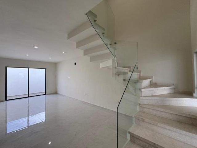 CASA EN VENTA EN VERSALLES RESIDENCIAL
