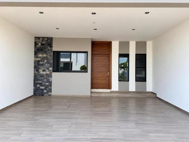 CASA EN VENTA EN VERSALLES RESIDENCIAL DE 4 RECAMARAS Y 200 M2 DE CONSTRUCCION