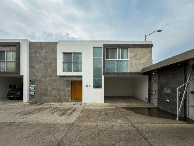 CASA EN VENTA EN VI?A REAL