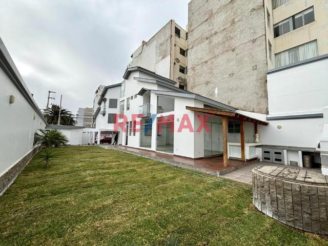 Casa en venta en Victor Larco Herrera a S/2,177,500