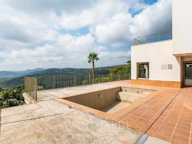 Casa en venta en vía Abadia de Montserrat, Pallejà, de 158 m² 4 habitaciones por 790.000
