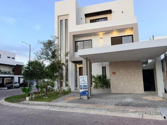 Casa en Venta en Vía Cumbres, Cancún