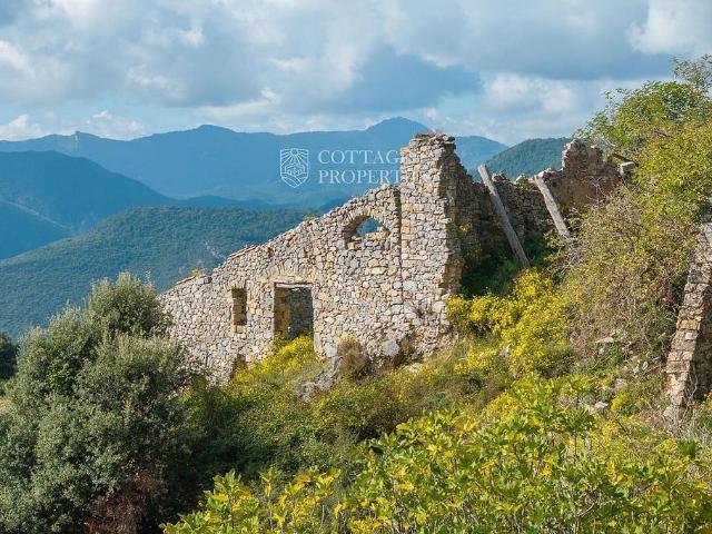 Casa en venta en calle Sense Nom, Albanyà, de 330 m² por 550.000