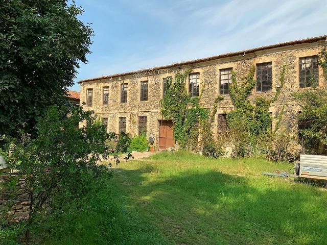 Casa en venta en calle Sense Nom, Montagut, de 2.900 m² 30 habitaciones por 550.000