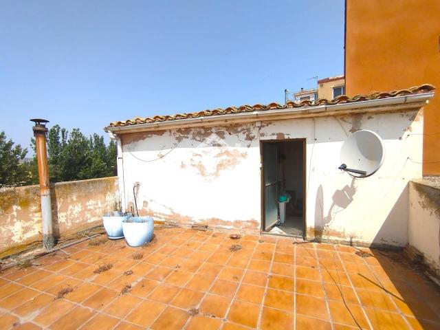 Casa en venta en Viana con amplia terraza y múltiples habitaciones