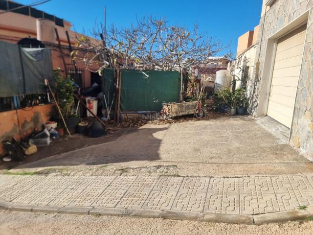 Casa en venta en Viator. CASA PARA REFORMAR CON SOLAR EN VIATOR. Casas.