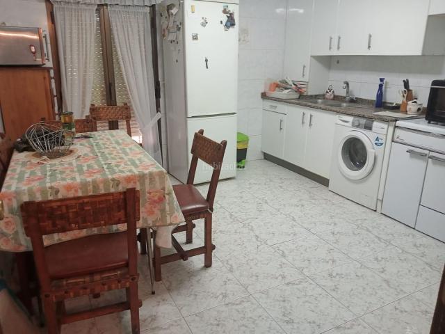 Casa en venta en Viguera. Casa en Viguera con terraza y cochera. Casas.