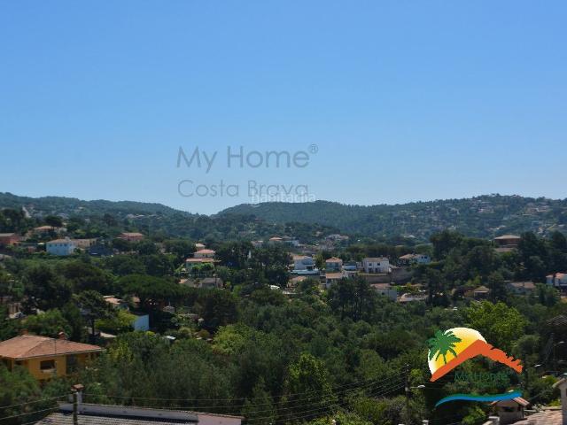 Casa en venta en Vidreres, Aiguaviva Parc. R02130 BONITA CASA CON GARAJE, PISCINA Y VISTAS A LA MONTAÑA EN AIGUAVIVA PARC, VIDRERES. Casas.