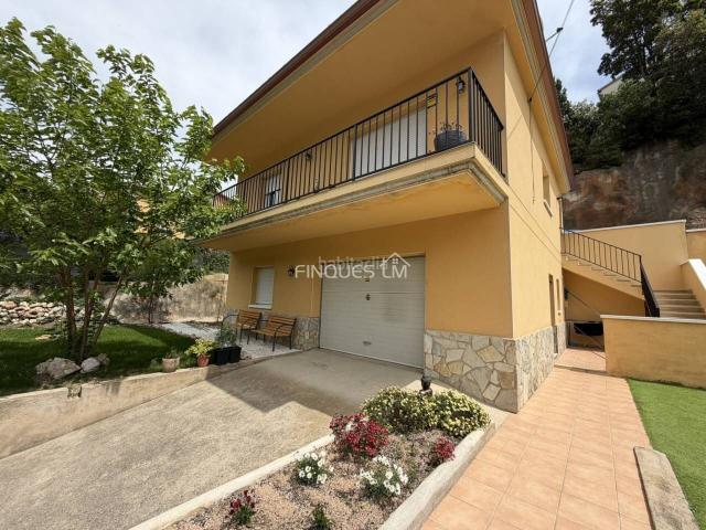 Casa en venta en Vidreres, Aiguaviva Parc. Bonita casa en venta en urbanización de Vidreres con piscina. Casas.