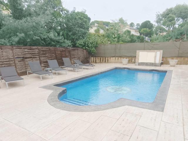 Casa en venta en Vidreres, Aiguaviva Parc. Casa con piscina y un apartamento !. Casas.