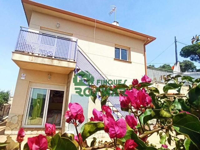Casa en venta en Vidreres, Aiguaviva Parc. ENCANTADORA CASA EN AIGUAVIVA PARK CON VISTAS DESPEJADAS A LA MONTAÑA. Casas.