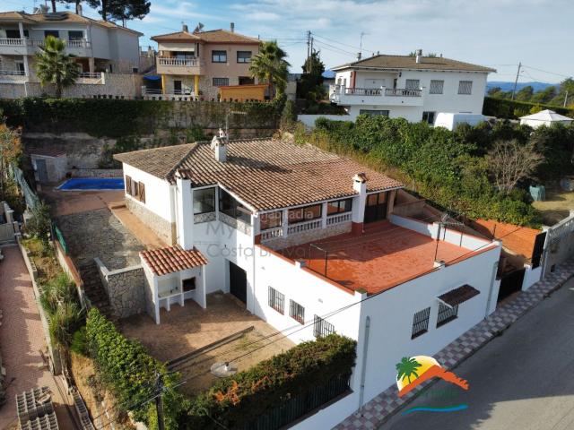 Casa en venta en Vidreres, Aiguaviva Parc. R02579 CASA CON PISCINA Y APARTAMENTO INDEPENDIENTE EN AIGUAVIVA PARC. Casas.
