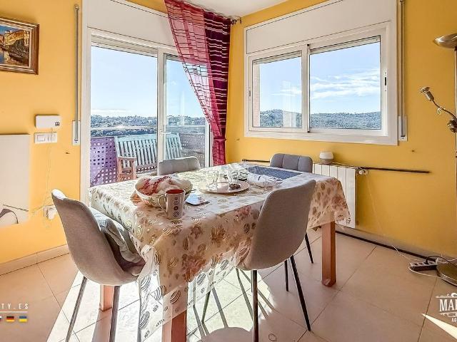 Casa en venta en Vidreres, Aiguaviva Parc. Se vende casa luminosa y acogedora, muy soleada, con vistas panorámicas al Montseny. Casas.