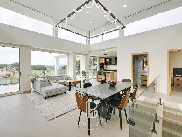 Chalet en venta en calle Riu Fluvià, Vidreres, de 305 m² 4 habitaciones por 665.000