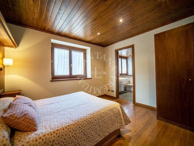 Casa en venta en Vielha e Mijaran, Vielha. IMPRESIONANTE CASA CON JARDIN EN VIELLA. Casas Vielha e.