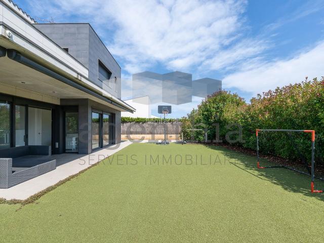 Casa en venta en Vilobí d´Onyar. Casas Vilobí.