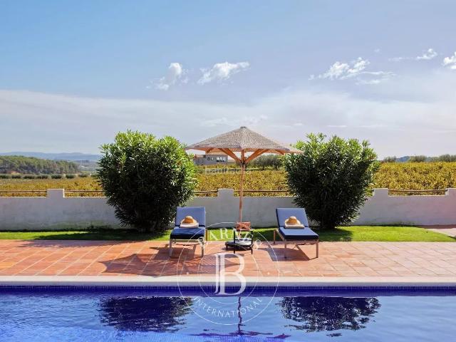 Casa en venta en Vilobí del Penedès. Espectacular Masía con Viñedos en la tierra de los vinos catalanes. Casas Vilobí del.
