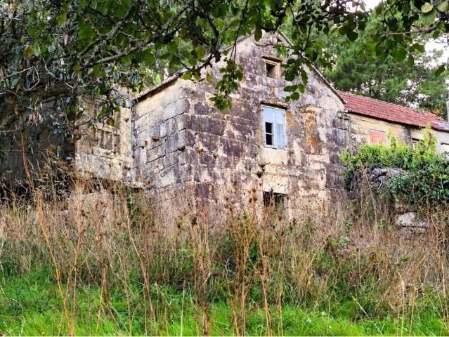 Casa en venta en Vilaboa. Casa de piedra para restaurar con vistas a la ría y parcela con posibilidad de dos viviendas adicionales San Adrián de Cobres. Casas.