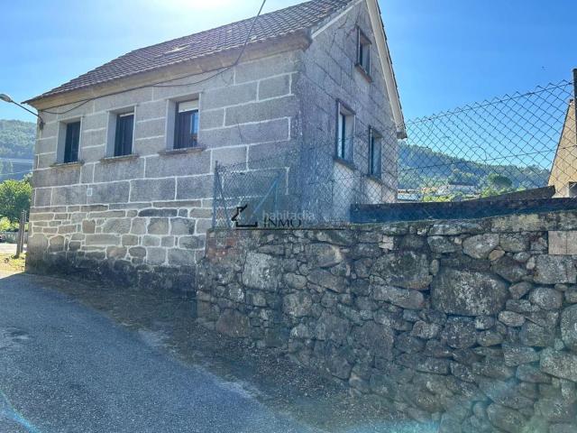 Casa en venta en Vilaboa. Se vende casa para terminar en Vilaboa, Pontevedra. La propiedade tiene 124 m2 construidos y 529 m2 de terreno. Son 3 habitaciones. Casas.