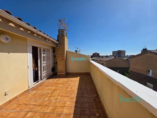 Casa en venta en Viladecans, Torrent Ballester. Casa adosada con Jardín con muchas posibilidades en Viladecans. Casas.