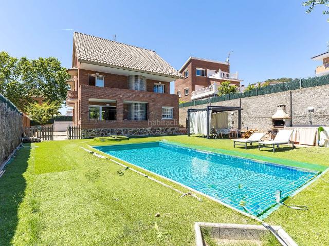 Casa en venta en Viladecans, Torrent Ballester. Un Oasis de Privacidad. Casas.