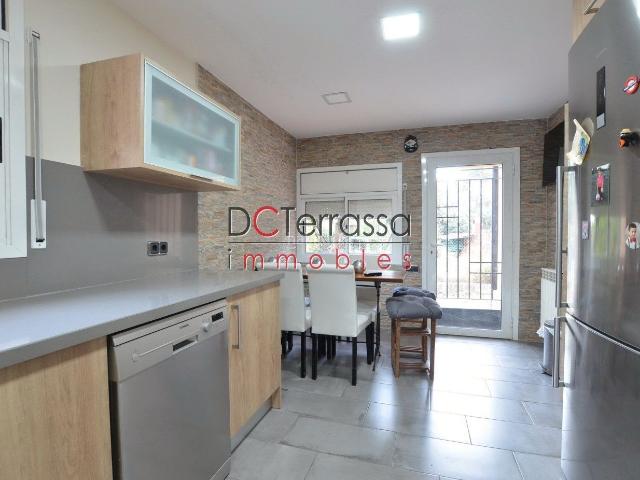 Casa en venta en Viladecavalls. 4 hab. super reformada. Casas.
