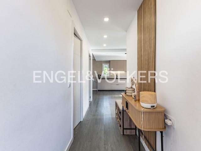 Casa en venta en Viladecavalls. Exclusiva casa con jardín y vistas verdes en Sant Miquel de Gonteres, un refugio de serenidad, naturaleza y conexión con Barcelona. Casas.