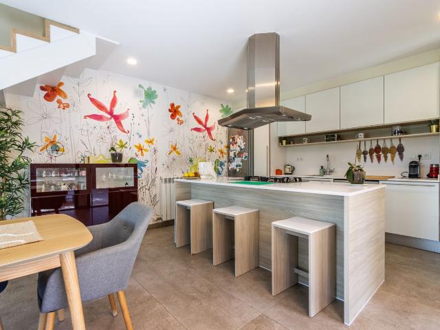 Casa en venta en Viladecavalls. EXCLUSIVA CASA A 4 VIENTOS CON JARDÍN ORIENTADO A SUR CON PISCINA, JARDÍN, TERRAZAS Y ESPACIOS VERSÁTILES. Casas.