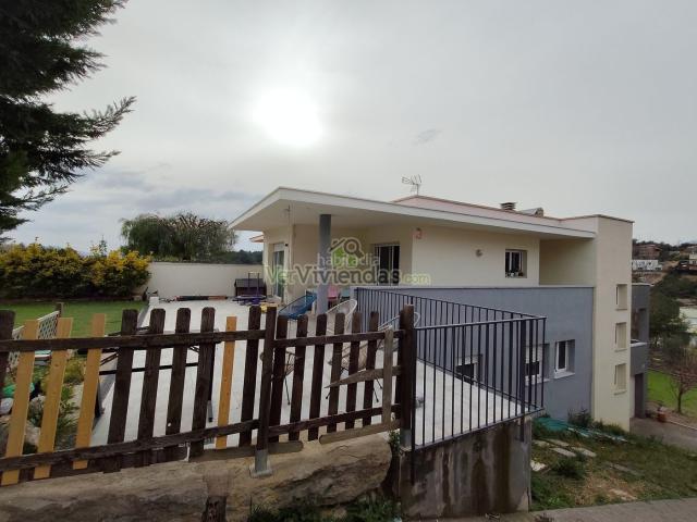 Casa en venta en Viladecavalls. Preciosa casa con jardín. Casas.