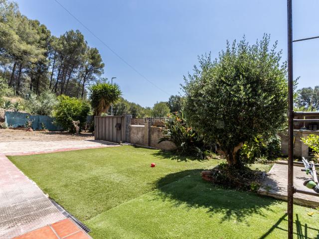 Casa en venta en Viladecavalls. REF. 70104. CASA INDEPENDIENTE A CUATRO VIENTOS CON JARDÍN Y VISTAS A LA MONTAÑA. Casas.