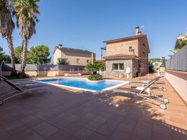 Casa en venta en Viladecavalls. Una casa pensada para disfrutar del espacio y la calma, Viladecavalls. Casas.