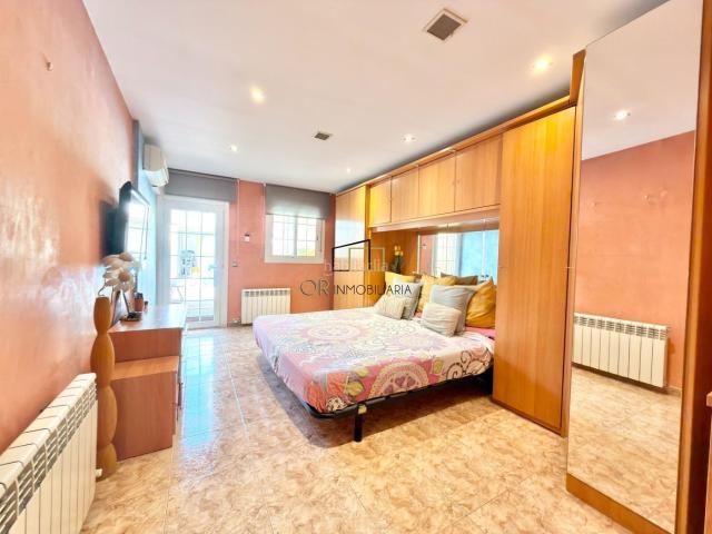 Casa en venta en Vilafranca del Penedès, Poble Nou. Amplia vivienda con terraza, chimenea y espacios versátiles en Poble Nou de Vilafranca del Penedès. Casas Vilafranca del.