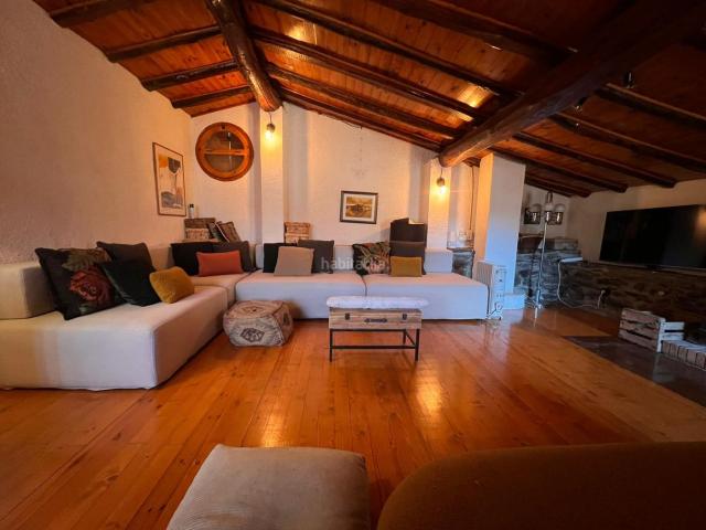 Casa en venta en Vilallonga de Ter Pirineos. Acollidora casa de poble. Casas Vilallonga de.