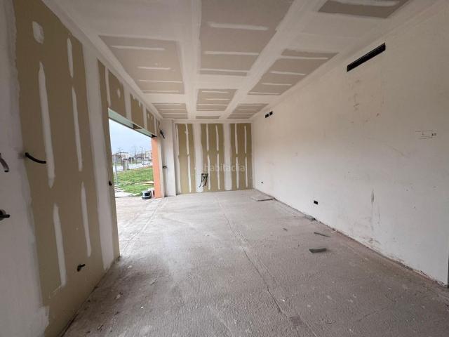Casa en venta en Vilamacolum Costa Brava. Nueva construcción llave en mano en una sola planta 3 dormitorios, uno de ellos en suite. Casas.