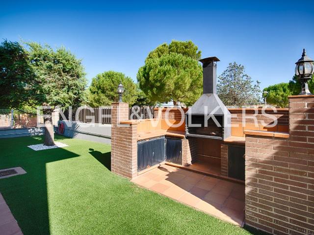 Casa en venta en Vilamalla. Exclusiva casa en gran parcela, piscina y vistas despejadas en Vilamalla. Casas.