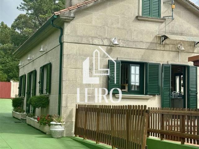 Casa en venta en Vilanova de Arousa. CASA CON TERRENO Y PISCINA. Casas Vilanova de.