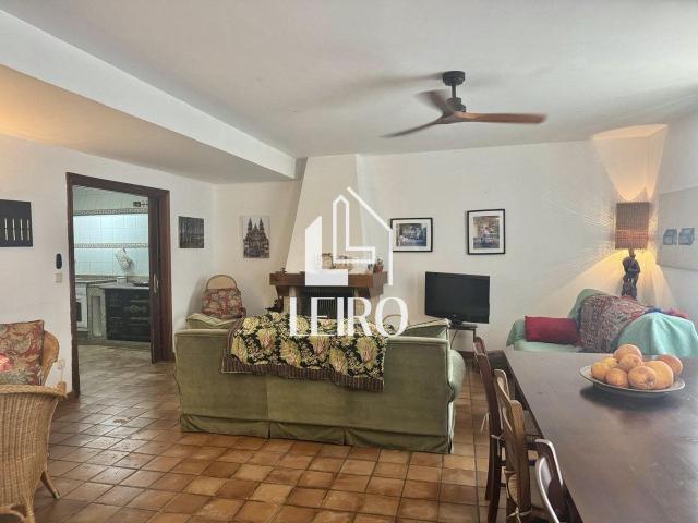 Casa en venta en Vilanova de Arousa. Casa de piedra tradicional con finca y garaje a pie del Camino de Santiago. Casas Vilanova de.