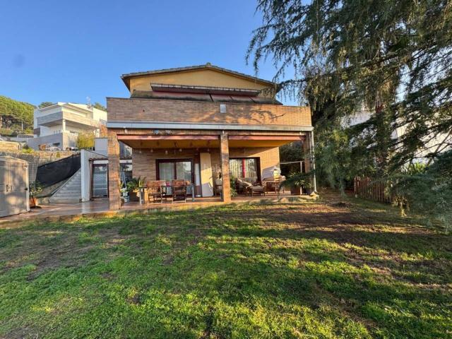 Casa en venta en Vilanova del Vallès. Venta de una espaciosa casa en Vilanova del Vallès!. Casas Vilanova del.