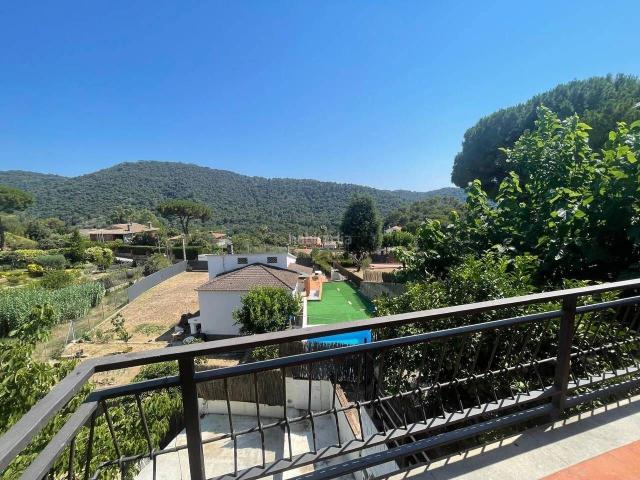 Casa en venta en Vilanova del Vallès. Casa independiente con vistas despejadas a la naturaleza. Casas Vilanova del.