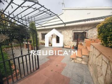 Casa en venta en Vilanova del Vallès. Casa soleada con vistas y gran potencial en buena zona. Casas Vilanova del.