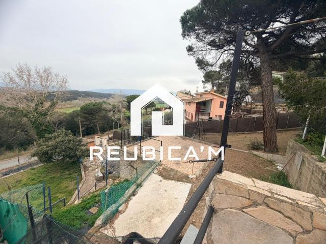 Casa en venta en Vilanova del Vallès. Casa soleada con vistas y gran potencial en buena zona. Casas Vilanova del.