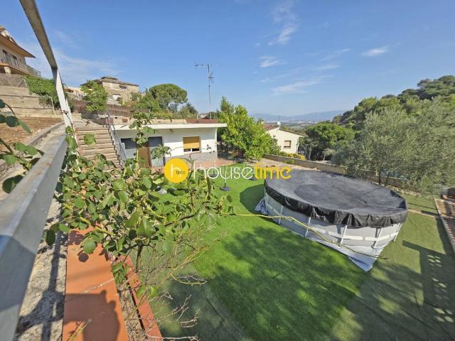 Casa en venta en Vilanova del Vallès. Casita de 76m2 en parcela llana de 763m2. Casas Vilanova del.